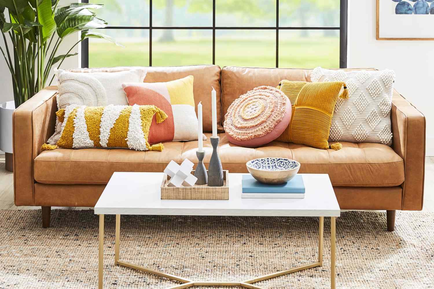 How Throw Pillows Add Personality to Minimalist Interiors