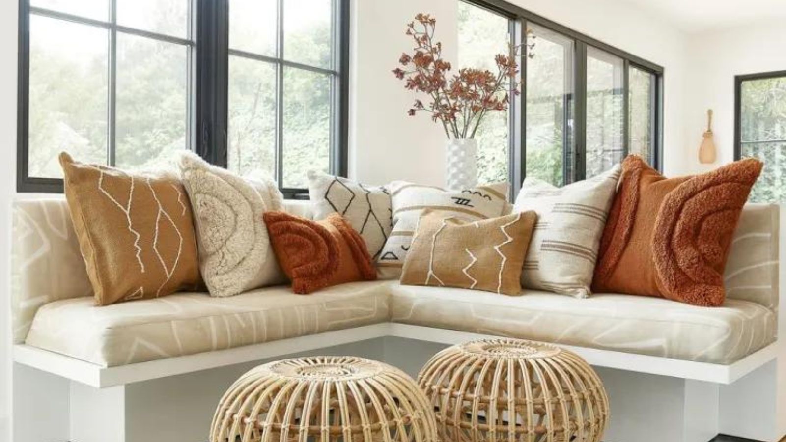 How Throw Pillows Add Personality to Minimalist Interiors