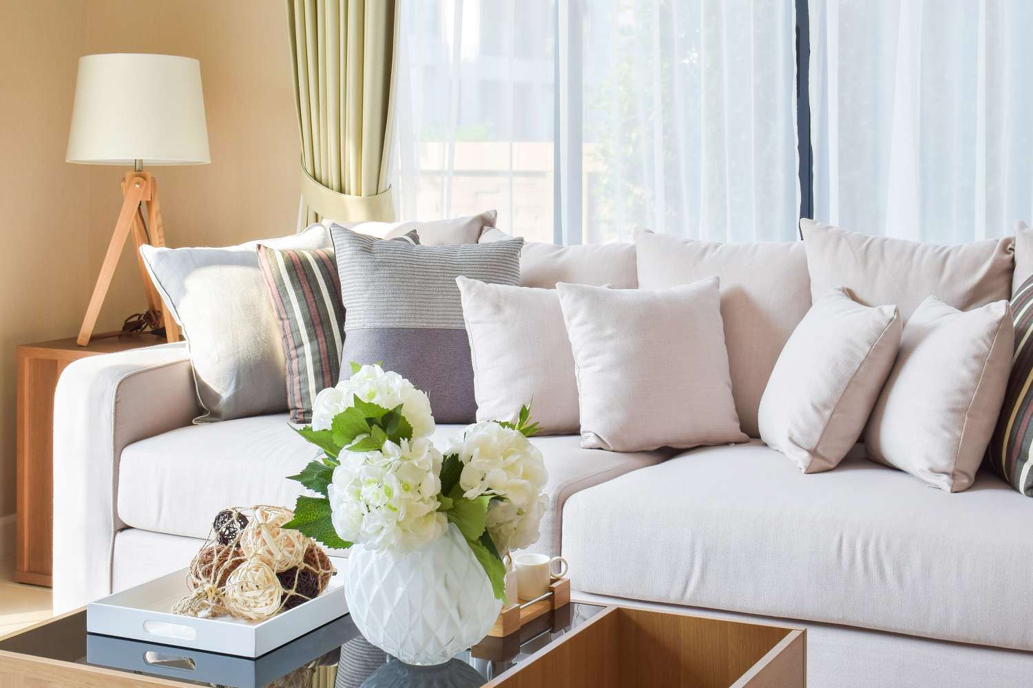 How Throw Pillows Add Personality to Minimalist Interiors
